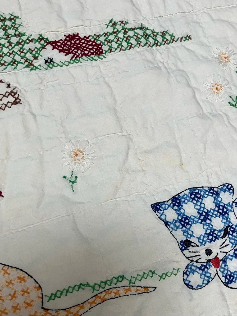 VTG 1940s Raggedy Ann Baby Crib Blanket Hand Embroidered Quilted 52”X 34.5”
